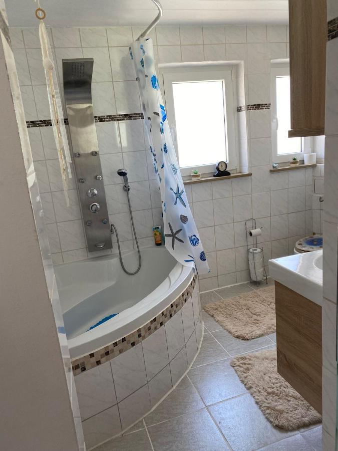 Ferienwohnung Zur Roni Тройхтлинген Екстериор снимка